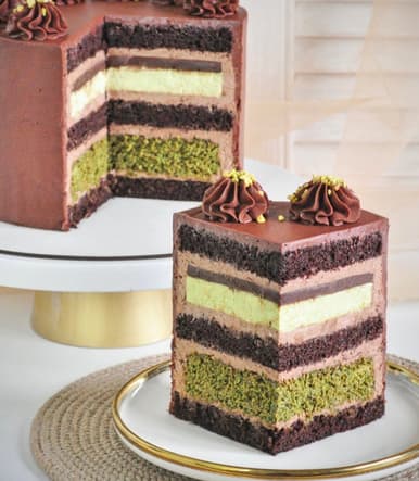 Cross-section of Dubai Chocolate cake